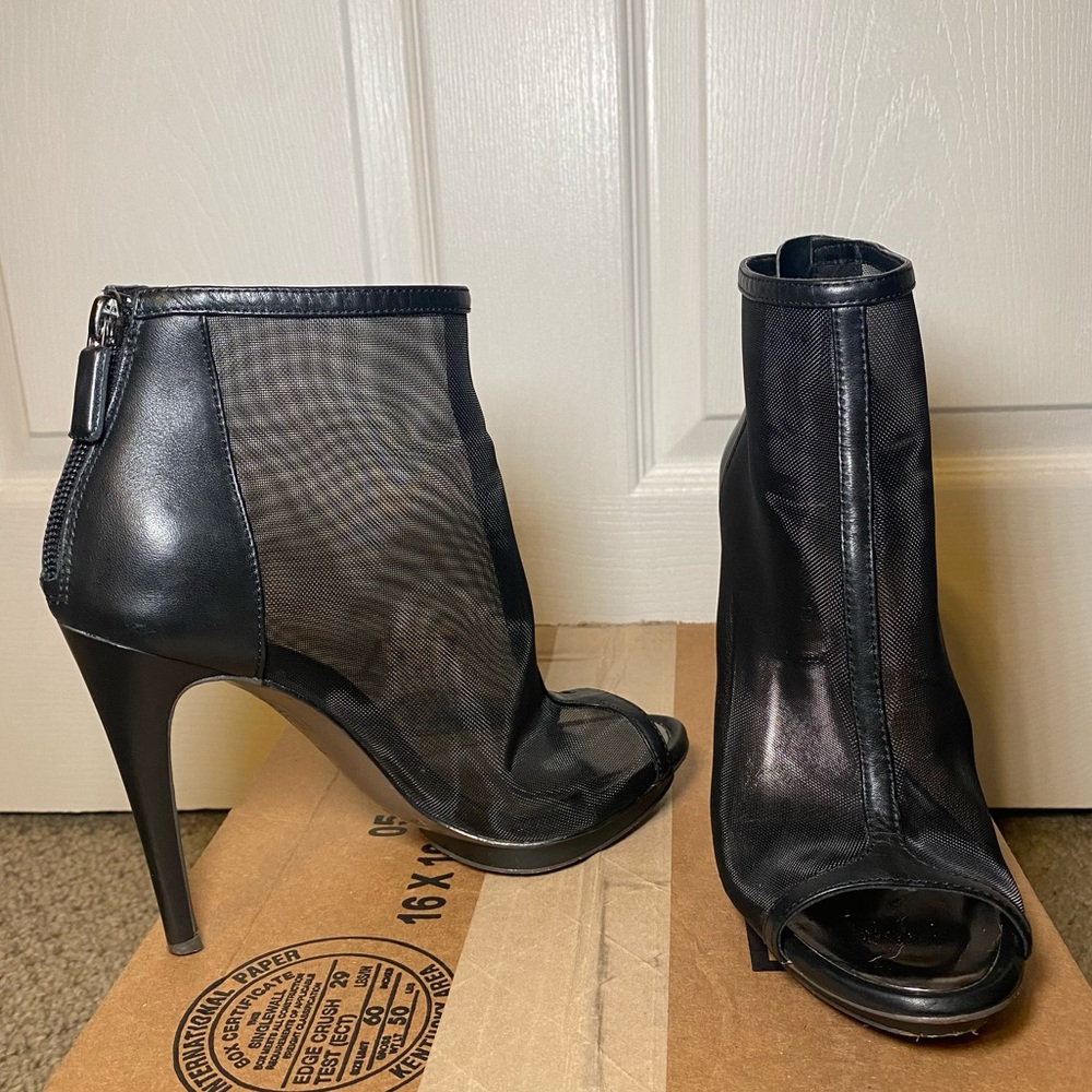 BCBGMAXAZRIA Ma-Gamma Ankle Bootie Size 5.5